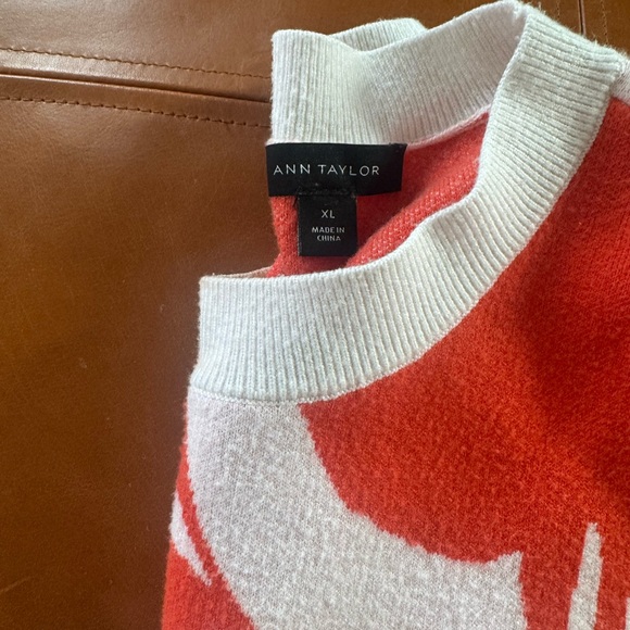 EUC Ann Taylor Floral Puff Sleeve Sweater Tee - Picture 7 of 7